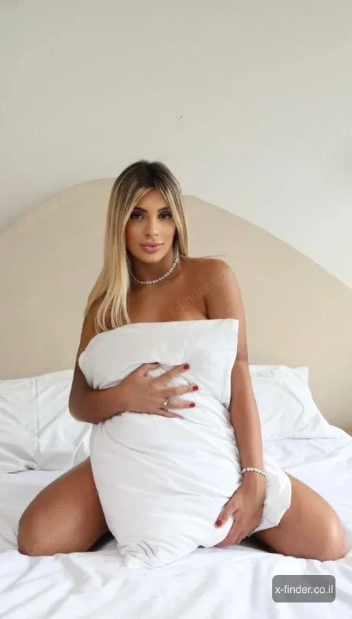 Emily – VIP Escort Services in Petah Tikva — Petah Tikva, Rishon LeZion, Tel Aviv, Bat Yam, Givatayim, Ramat Gan, Holon, בני ברק, קרית אונו